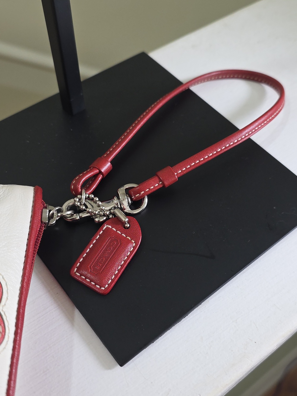 Coach Limited Edition Vintage Heart Leather Wristlet EUC - Picture 14 of 17